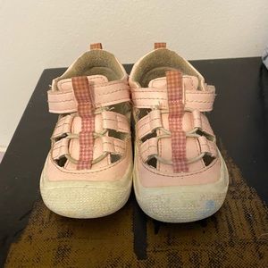 Pink toddler sandal